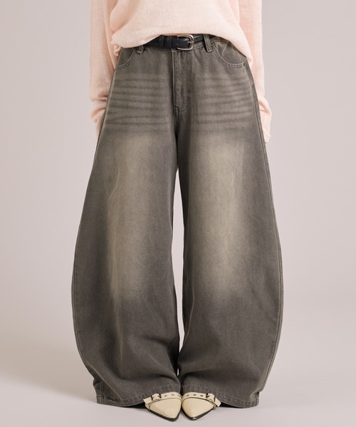 apres jour mignon（アプレジュールミニョン）の「カーブデニムパンツ（デニムパンツ・レディース・インディゴブルー/ブルー/グレー/ブラウン系その他・LARGE/SMALL/MEDIUM）」の2枚目の写真