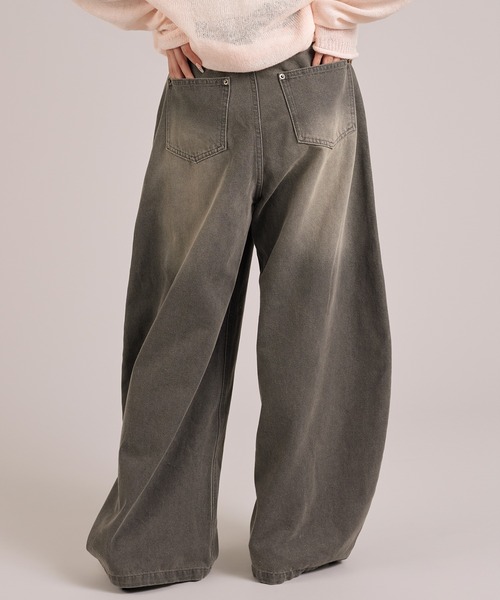 apres jour mignon（アプレジュールミニョン）の「カーブデニムパンツ（デニムパンツ・レディース・インディゴブルー/ブルー/グレー/ブラウン系その他・LARGE/SMALL/MEDIUM）」の16枚目の写真