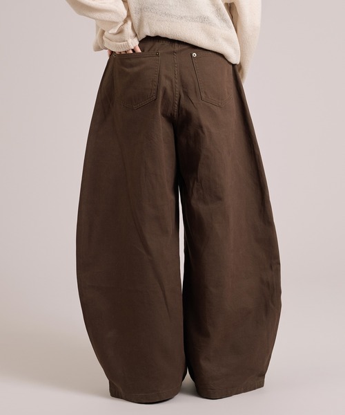 apres jour mignon（アプレジュールミニョン）の「カーブデニムパンツ（デニムパンツ・レディース・インディゴブルー/ブルー/グレー/ブラウン系その他・LARGE/SMALL/MEDIUM）」の22枚目の写真