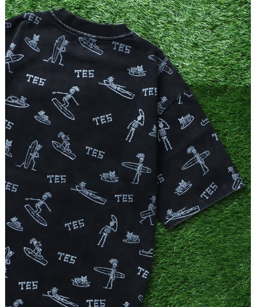 The Endless Summer(エンドレスサマー)の「TES ENDLESS SURFIN ALL OVER T-SHIRT / ビッグシルエットTシャツ(Tシャツ/カットソー・メンズ・チャコール/ブラック/ホワイト・X-LARGE/LARGE/MEDIUM/SMALL)」の5枚目の写真