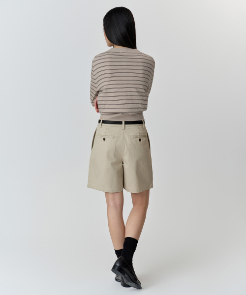 MUSINSA STANDARD WOMAN（ムシンサスタンダードウーマン）の「ウィメンズリバースツータックワイドチノショーツ[ライトベージュ]（その他パンツ・レディース・その他・30/24/25/26/27/28/29）」の4枚目の写真