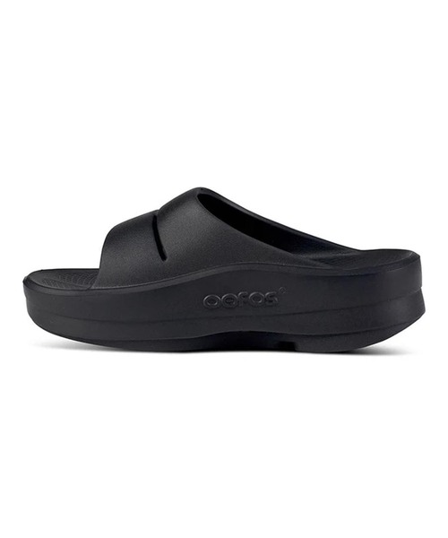 OOFOS(ウーフォス)の「≪追加≫OOFOS/ウーフォス OOmega OOahh リカバリーサンダル(サンダル・レディース・ブラック・26cm/25cm/24cm/23cm/22cm/28cm/27cm)」の4枚目の写真
