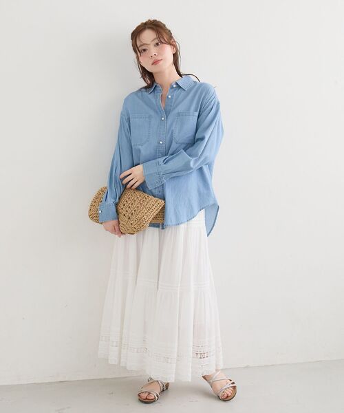 le.coeur blanc(ルクールブラン)の「シアーデニムシャツ(シャツ/ブラウス・レディース・サックスブルー/ブルー・38)」の10枚目の写真