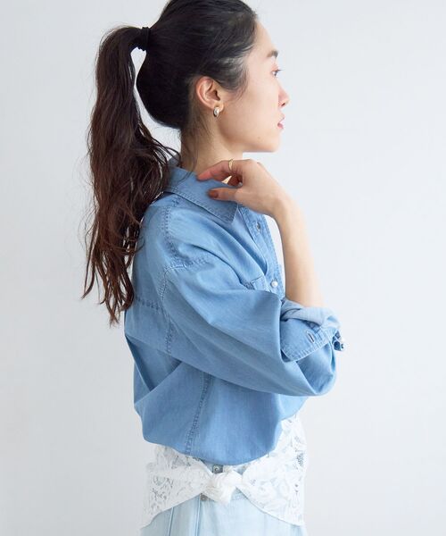 le.coeur blanc(ルクールブラン)の「シアーデニムシャツ(シャツ/ブラウス・レディース・サックスブルー/ブルー・38)」の14枚目の写真