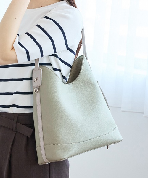 me fit BAG フィットワンショルダーミドルバッグ（ショルダーバッグ