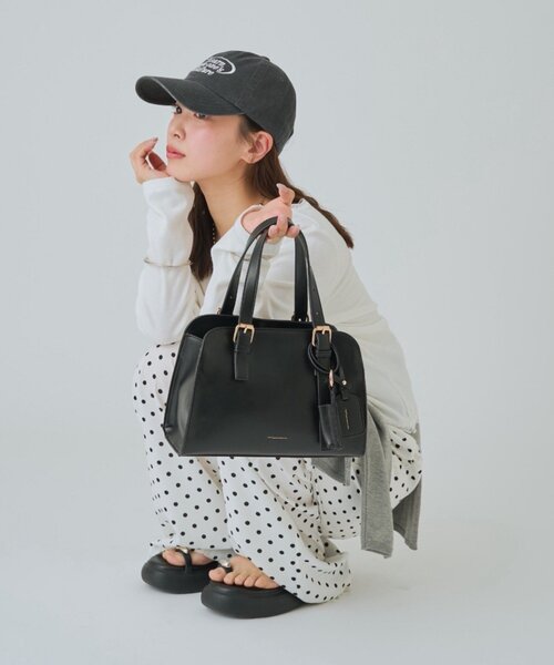 mystic(ミスティック)の「【WEB限定 / @sktnnm企画】リップチャーム付きminiボストンBAG(ボストンバッグ・レディース・アイボリー/ブラック・ONE SIZE)」の1枚目の写真