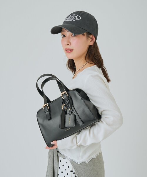 mystic(ミスティック)の「【WEB限定 / @sktnnm企画】リップチャーム付きminiボストンBAG(ボストンバッグ・レディース・アイボリー/ブラック・ONE SIZE)」の4枚目の写真