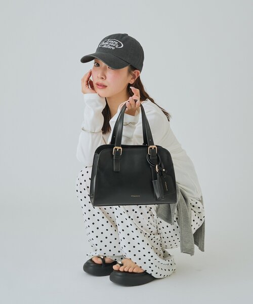 mystic(ミスティック)の「【WEB限定 / @sktnnm企画】リップチャーム付きminiボストンBAG(ボストンバッグ・レディース・アイボリー/ブラック・ONE SIZE)」の6枚目の写真