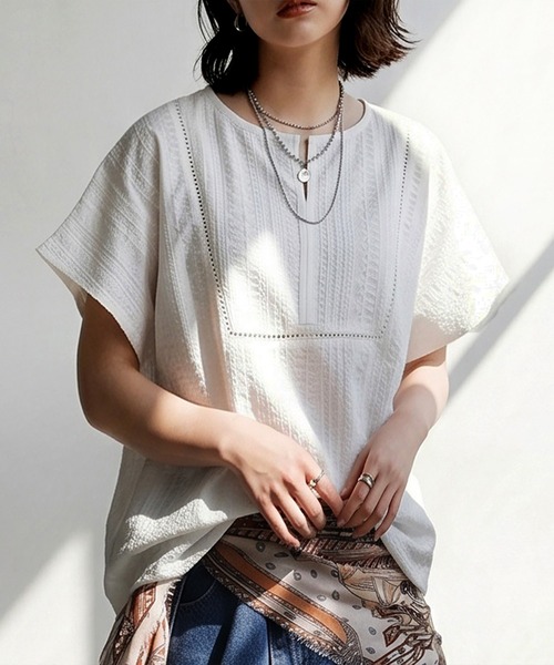 antiqua(アンティカ)の「キーネック 綿100 ブラウス(シャツ/ブラウス・レディース・イエロー/ブラック/パープル/ホワイト・ONESIZE)」の2枚目の写真