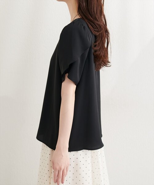 natural couture(ナチュラルクチュール)の「チューリップスリーブスカラップネックブラウス(シャツ/ブラウス・レディース・イエロー/ネイビー/ミント/ブラック/サックスブルー/ピンクベージュ/アイボリー・FREE)」の13枚目の写真