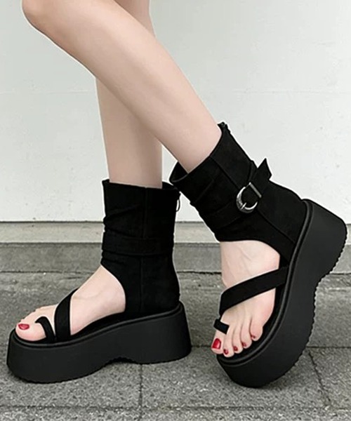 shopnikoniko(ショップニコニコ)の「レッグカバーデザイン スエード 厚底トングサンダル(サンダル・レディース・ベージュ/ブラック・39/38/37/36)」の2枚目の写真