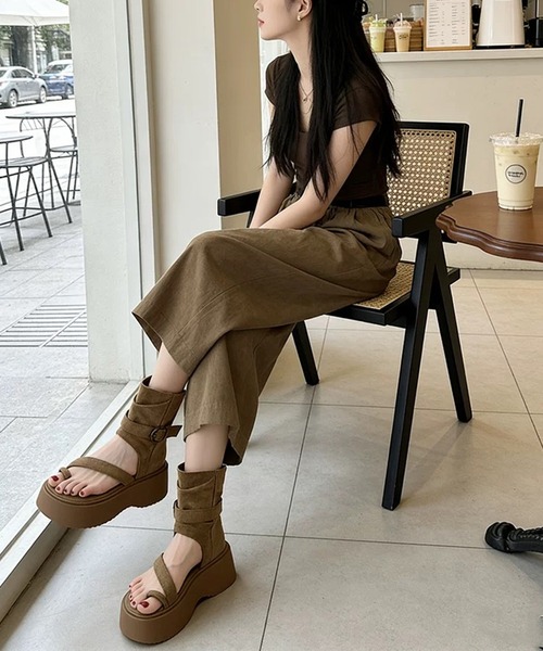 shopnikoniko(ショップニコニコ)の「レッグカバーデザイン スエード 厚底トングサンダル(サンダル・レディース・ベージュ/ブラック・39/38/37/36)」の13枚目の写真