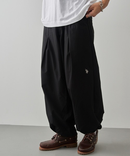 U.S. POLO ASSN.（ユーエスポロアッスン）の「【U.S. POLO ASSN.】ポリ撥水タックバルーンパンツ 046370（その他パンツ・メンズ・ネイビー/グレー/モカ/ブラック・S/LL/L/M）」の2枚目の写真