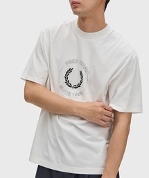 FRED PERRY(�t���b�h�y���[)��Circle Graphic T-Shirt�^�T�[�N���O���t�B�b�NT�V���c(T�V���c/�J�b�g�\�[)