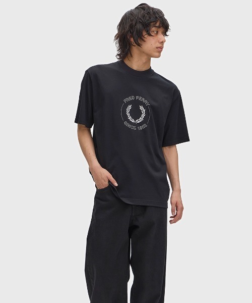 FRED PERRY（フレッドペリー）の「Circle Graphic T-Shirt／サークルグラフィックTシャツ（Tシャツ/カットソー・メンズ・ブラック/ホワイト・S/M/L）」の16枚目の写真