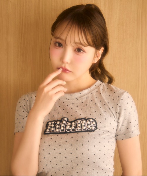 miune(ミューヌ)の「ロゴドットTee(Tシャツ/カットソー・レディース・アイボリー/ブラック/グレー・FREE)」の5枚目の写真