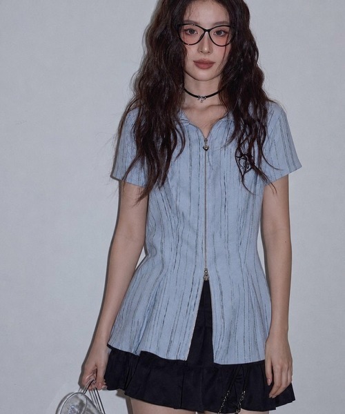 LADY LIKE（レディライク）の「フロントファスナーストライプ半袖シャツ（シャツ/ブラウス・レディース・サックスブルー・M）」の2枚目の写真