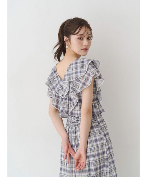 MERCURYDUO(マーキュリーデュオ)の「チェックプリントダブルラッフルブラウス(シャツ/ブラウス・レディース・ピンク/ネイビー・FREE)」の5枚目の写真