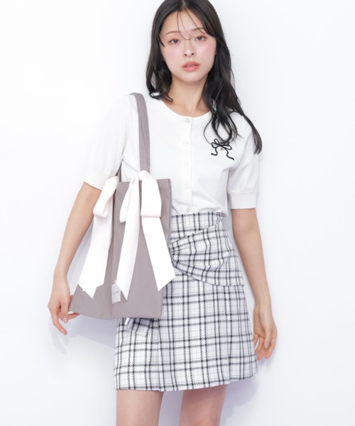 JILL by JILL STUART(ジルバイジルスチュアート)の「<RIBBONシリーズ>アシメリボンミニスカート(スカート・レディース・グレー/ホワイト系その他・MEDIUM/SMALL)」の16枚目の写真