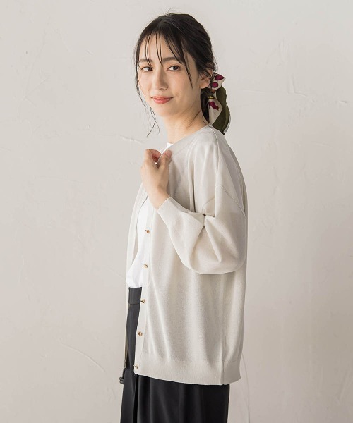 Droite lautreamont（ドロワットロートレアモン）の「【WEB限定】ひんやりUV Vネックビジュカーデ（カーディガン/ボレロ・レディース・オフホワイト/チャコールグレー/ピンク・M）」の6枚目の写真