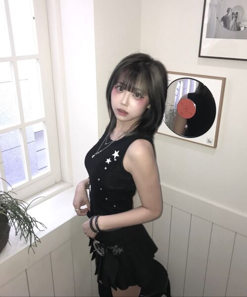 KKEEE(ケーケーイーイー)の「ワンモアスター クロップスリムノースリーブ(Tシャツ/カットソー・レディース・ホワイト/ブラック/グレー・FREE)」の9枚目の写真