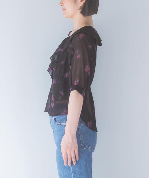 URBAN RESEARCH ROSSO WOMEN(アーバンリサーチ ロッソ)の「ダークプリントフリルブラウス(シャツ/ブラウス・レディース・ブラウン/ブラック・FREE)」の19枚目の写真