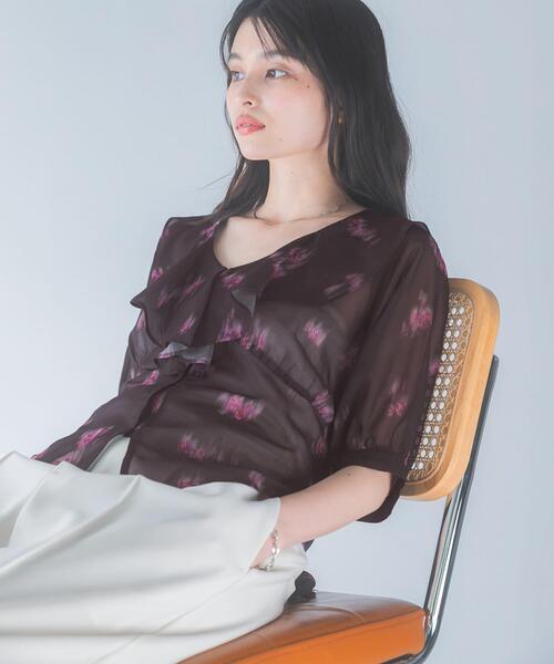 URBAN RESEARCH ROSSO WOMEN(アーバンリサーチ ロッソ)の「ダークプリントフリルブラウス(シャツ/ブラウス・レディース・ブラウン/ブラック・FREE)」の3枚目の写真