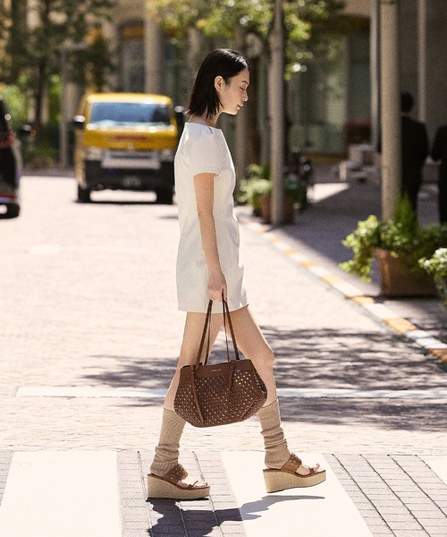 CHARLES & KEITH(チャールズ & キース)の「カットアウト エスパドリーユ ウエッジ(サンダル・レディース・ライトブラウン/ブラック/ホワイト・25cm/22.5cm/24.5cm/23.5cm/23cm/25.5cm)」の5枚目の写真