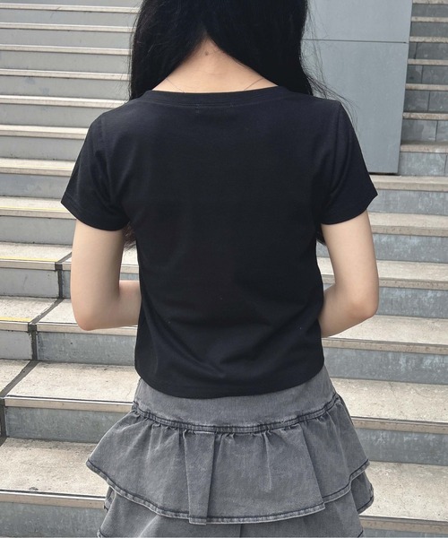 INGNI(イング)の「Vネックラインストーンクロス付ロゴTシャツ(Tシャツ/カットソー・レディース・ホワイト×ブラック/ブラック×ホワイト/カモフラージュ/ブラック×ピンク・M)」の6枚目の写真