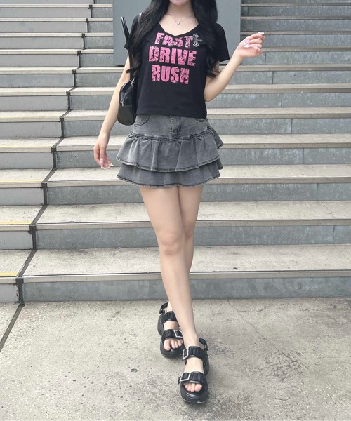 INGNI(イング)の「Vネックラインストーンクロス付ロゴTシャツ(Tシャツ/カットソー・レディース・ホワイト×ブラック/ブラック×ホワイト/カモフラージュ/ブラック×ピンク・M)」の7枚目の写真