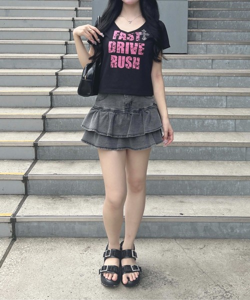 INGNI(イング)の「Vネックラインストーンクロス付ロゴTシャツ(Tシャツ/カットソー・レディース・ホワイト×ブラック/ブラック×ホワイト/カモフラージュ/ブラック×ピンク・M)」の8枚目の写真