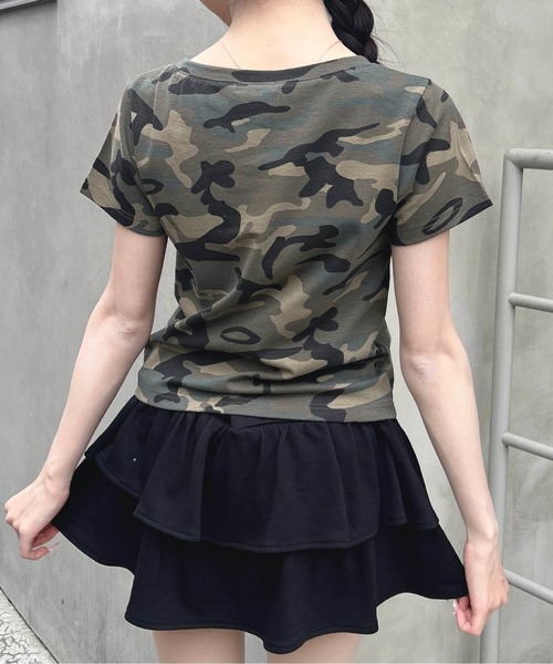 INGNI(イング)の「Vネックラインストーンクロス付ロゴTシャツ(Tシャツ/カットソー・レディース・ホワイト×ブラック/ブラック×ホワイト/カモフラージュ/ブラック×ピンク・M)」の9枚目の写真