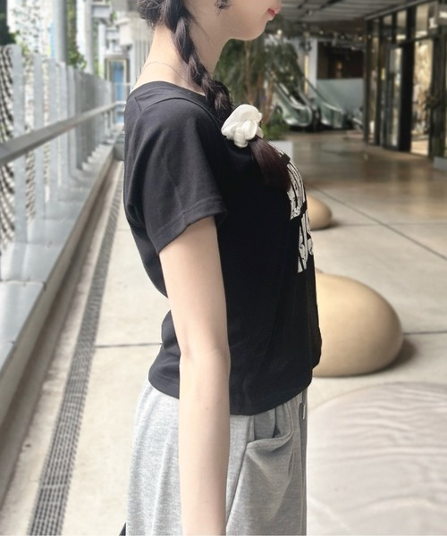 INGNI(イング)の「Vネックラインストーンクロス付ロゴTシャツ(Tシャツ/カットソー・レディース・ホワイト×ブラック/ブラック×ホワイト/カモフラージュ/ブラック×ピンク・M)」の14枚目の写真