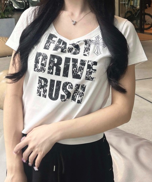 INGNI(イング)の「Vネックラインストーンクロス付ロゴTシャツ(Tシャツ/カットソー・レディース・ホワイト×ブラック/ブラック×ホワイト/カモフラージュ/ブラック×ピンク・M)」の19枚目の写真