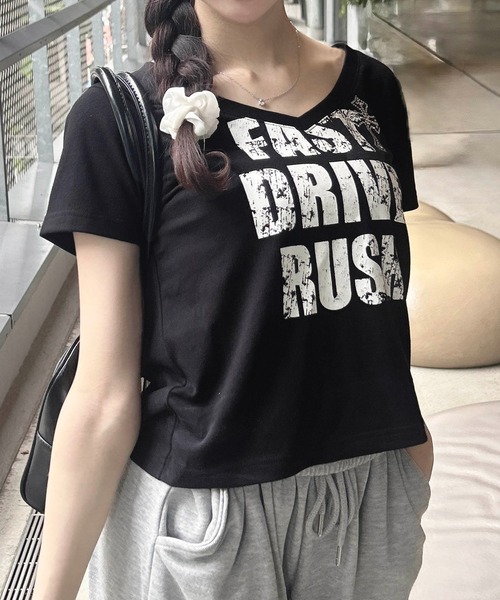 INGNI(イング)の「Vネックラインストーンクロス付ロゴTシャツ(Tシャツ/カットソー・レディース・ホワイト×ブラック/ブラック×ホワイト/カモフラージュ/ブラック×ピンク・M)」の21枚目の写真