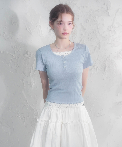 Vivacious(ビバシャス)の「ミュリエルフラワーパンチングレイヤード半袖Tシャツ_4Colors(Tシャツ/カットソー・レディース・ライトグレー/ネイビー/スカイブルー/ホワイト・SMALL/MEDIUM)」の5枚目の写真