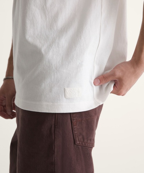 VANS(バンズ)の「VANS PREMIUM ルーズフィット Tシャツ / LX SS Loose Fit Tshirt EGRET VN000TBPC9F1(Tシャツ/カットソー・メンズ・オフホワイト・SMALL/MEDIUM/LARGE/X-LARGE)」の3枚目の写真
