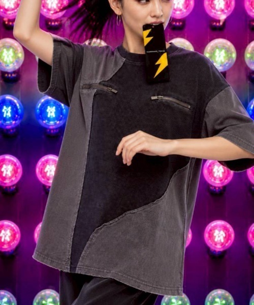 KAMINARI_TOKIO(カミナリトキオ)の「アシメ切替ワッフルTシャツ(Tシャツ/カットソー・レディース・チャコールグレー/ブラック・FREE)」の2枚目の写真