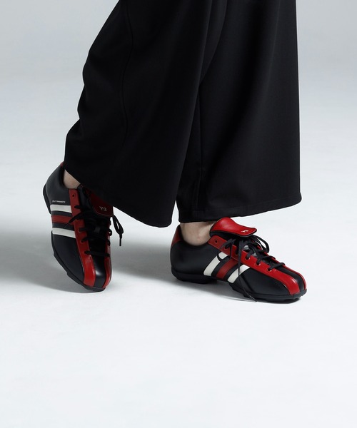 Y-3(ワイスリー)の「Y-3 FIELD(スニーカー・メンズ・ブラック×レッド・25.5cm/26.5cm/27.5cm/28.5cm)」の1枚目の写真
