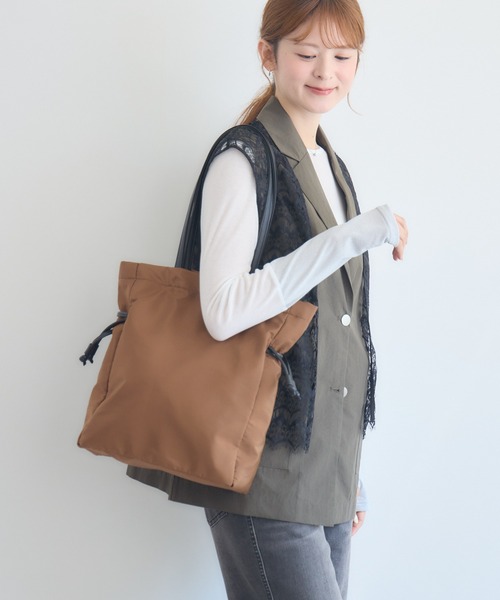 KATHARINE ROSS(キャサリンロス)の「軽量ドロストナイロントートバッグ WEB限定(トートバッグ・レディース・ブラウン/ブラック・FREE)」の2枚目の写真