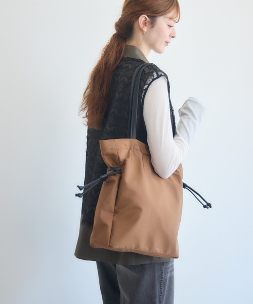 KATHARINE ROSS(キャサリンロス)の「軽量ドロストナイロントートバッグ WEB限定(トートバッグ・レディース・ブラウン/ブラック・FREE)」の21枚目の写真