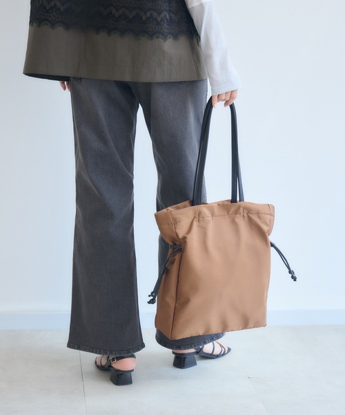 KATHARINE ROSS(キャサリンロス)の「軽量ドロストナイロントートバッグ WEB限定(トートバッグ・レディース・ブラウン/ブラック・FREE)」の11枚目の写真