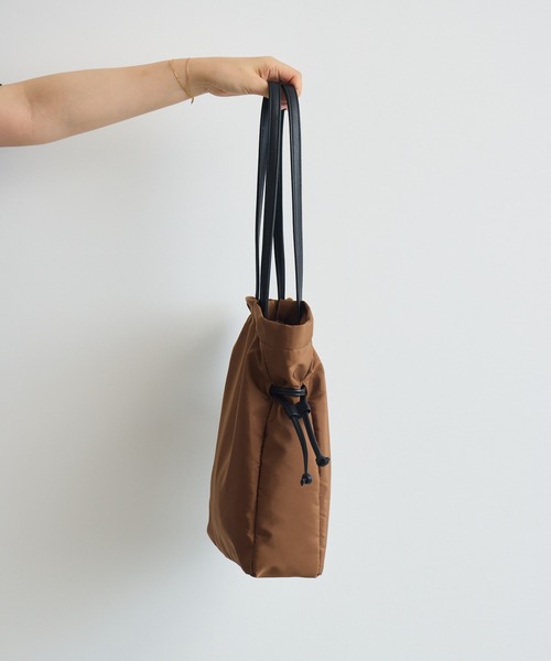 KATHARINE ROSS(キャサリンロス)の「軽量ドロストナイロントートバッグ WEB限定(トートバッグ・レディース・ブラウン/ブラック・FREE)」の6枚目の写真