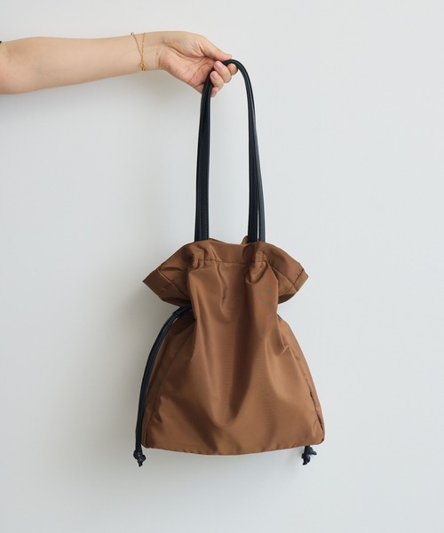 KATHARINE ROSS(キャサリンロス)の「軽量ドロストナイロントートバッグ WEB限定(トートバッグ・レディース・ブラウン/ブラック・FREE)」の8枚目の写真