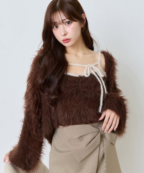 one after another NICE CLAUP（ワンアフターアナザーナイスクラップ）の「パウダーフェザーショートカーデ【ビスチェ別売り】（カーディガン/ボレロ・レディース・アイボリー/ブラウン/グレー/ピンク/サックスブルー/ブラック・FREE）」の4枚目の写真