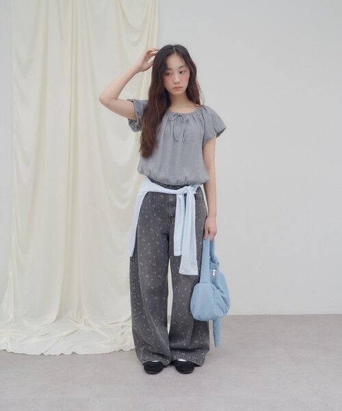 DISCOAT(ディスコート)の「【umm.】花柄デニムパンツ(デニムパンツ・レディース・ブラック/グレー・SMALL/MEDIUM/LARGE)」の10枚目の写真