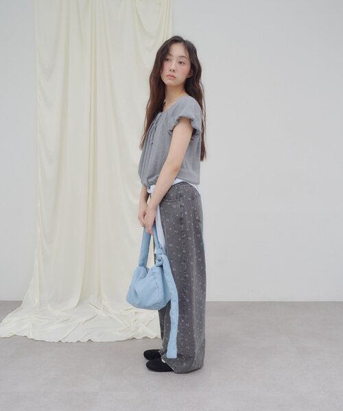 DISCOAT(ディスコート)の「【umm.】花柄デニムパンツ(デニムパンツ・レディース・ブラック/グレー・SMALL/MEDIUM/LARGE)」の11枚目の写真