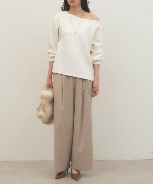 LOUNGEDRESS(ラウンジドレス)の「《着心地抜群/ヘルシーに華奢見え》【JAPAN MADE】オフショルプルオーバー(スウェット・レディース・オフホワイト/モカ/グレー・FREE)」の5枚目の写真