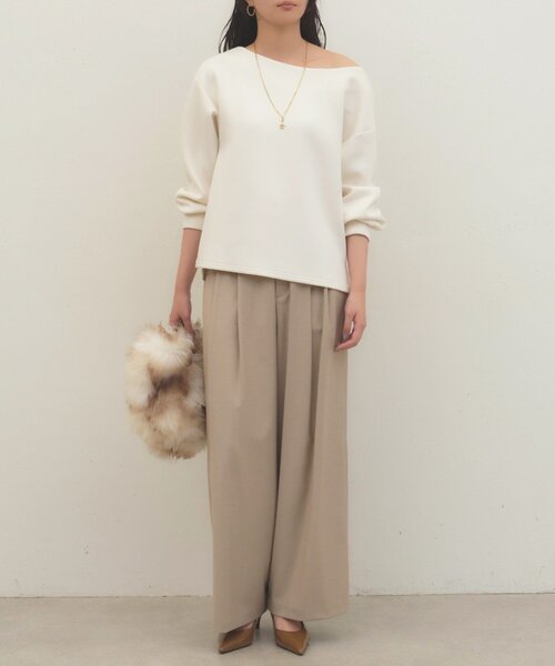 LOUNGEDRESS(ラウンジドレス)の「《着心地抜群/ヘルシーに華奢見え》【JAPAN MADE】オフショルプルオーバー(スウェット・レディース・オフホワイト/モカ/グレー・FREE)」の6枚目の写真