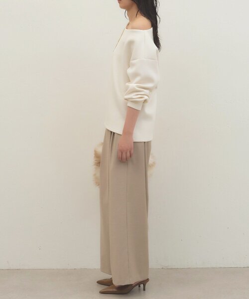 LOUNGEDRESS(ラウンジドレス)の「《着心地抜群/ヘルシーに華奢見え》【JAPAN MADE】オフショルプルオーバー(スウェット・レディース・オフホワイト/モカ/グレー・FREE)」の7枚目の写真